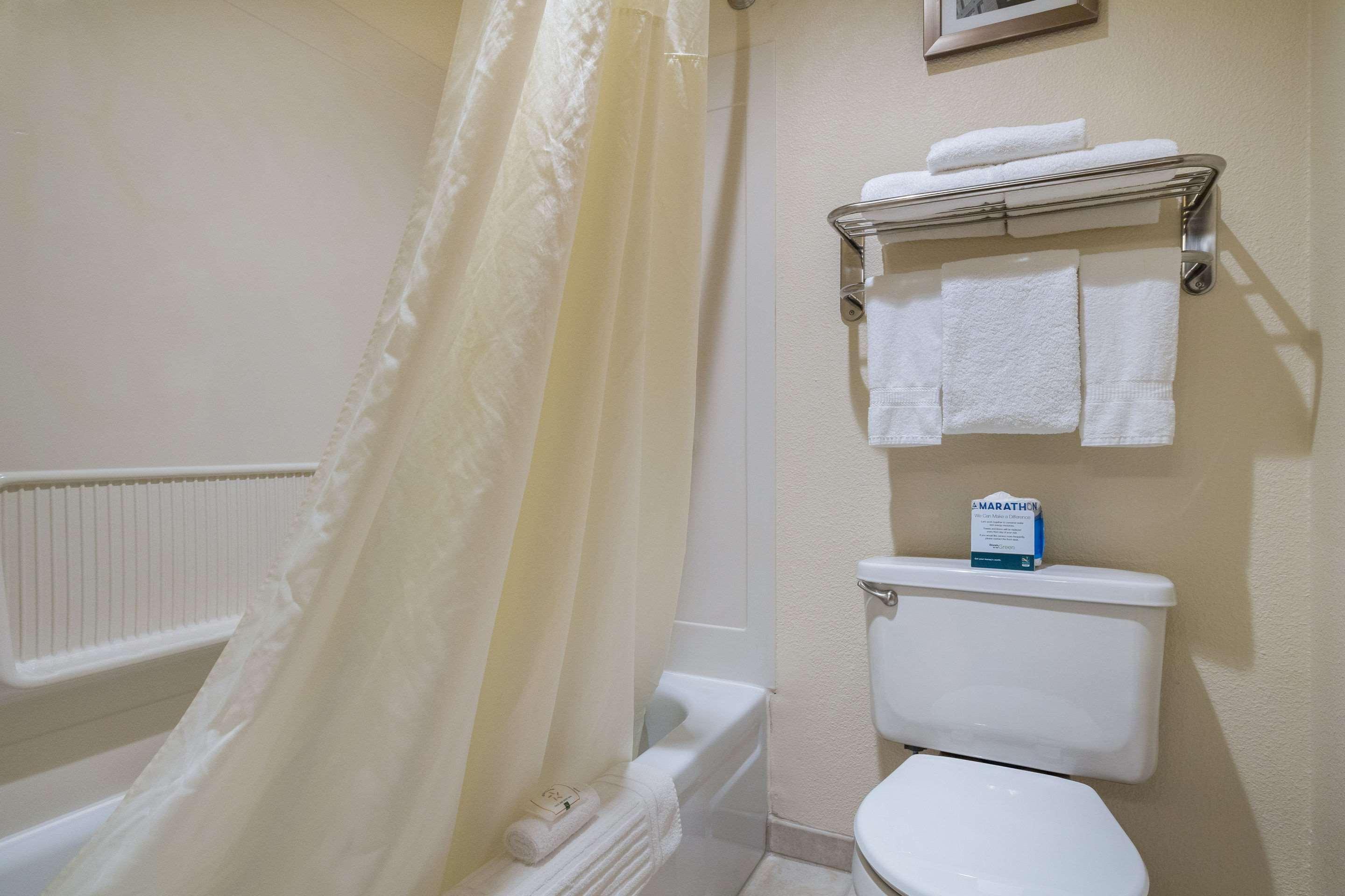 Quality Inn & Suites Silverdale Bangor-Keyport Exteriör bild