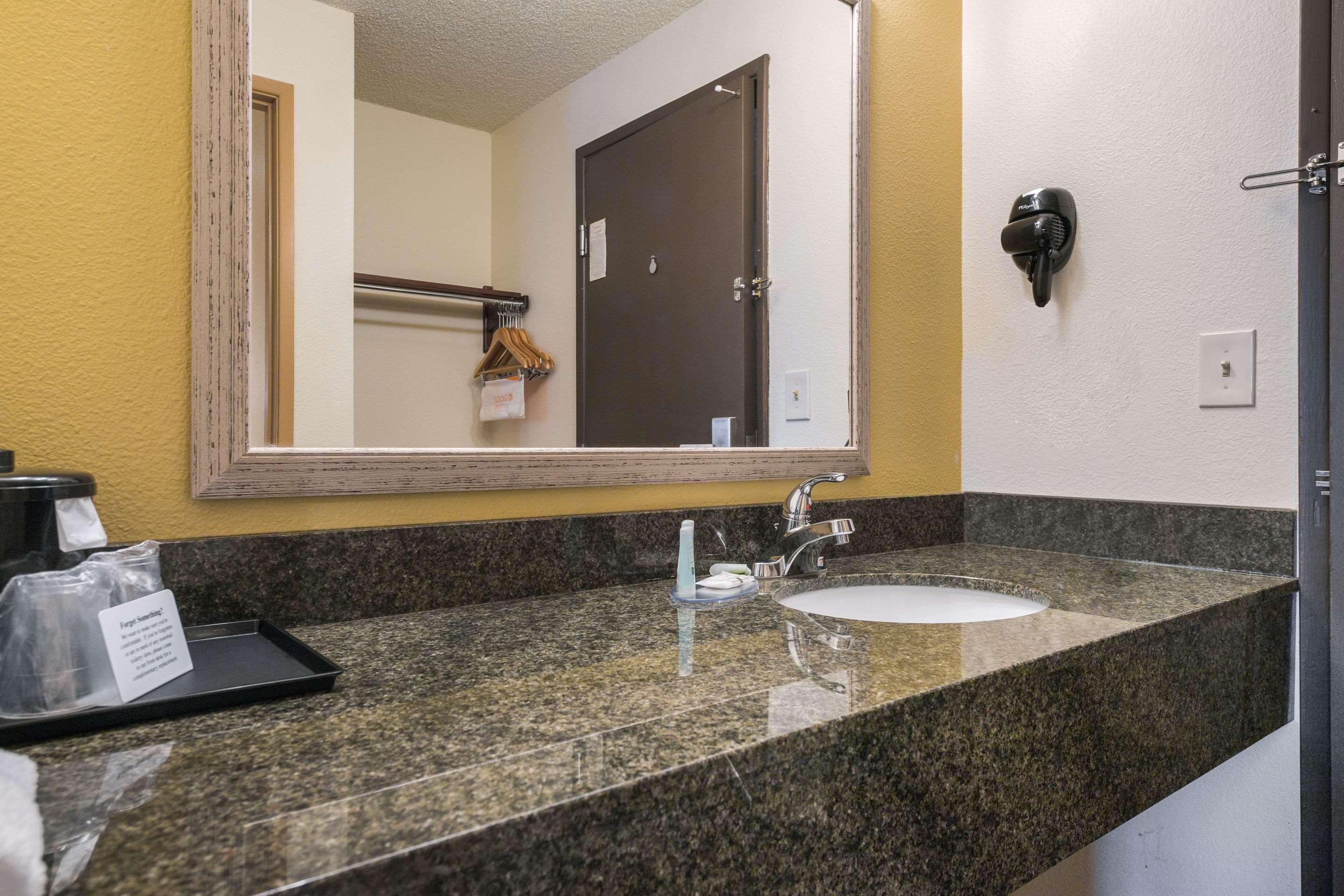 Quality Inn & Suites Silverdale Bangor-Keyport Exteriör bild