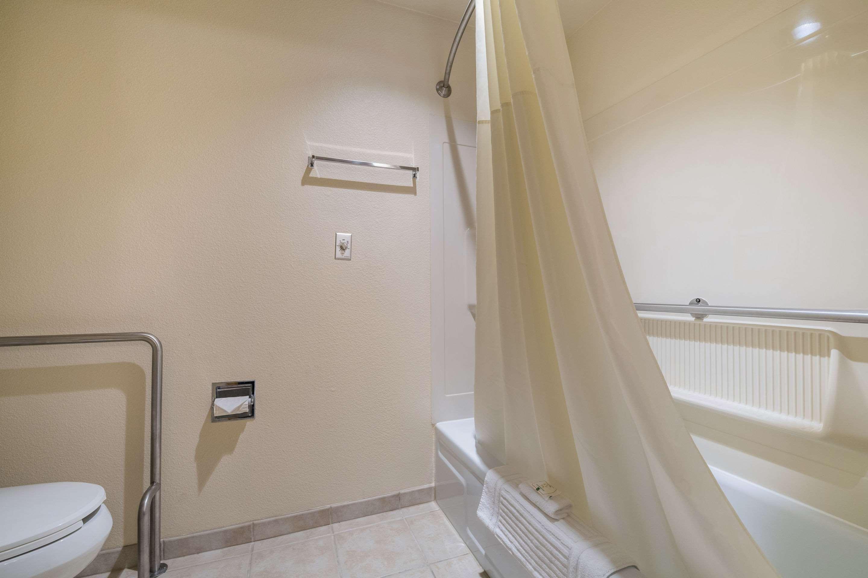 Quality Inn & Suites Silverdale Bangor-Keyport Exteriör bild