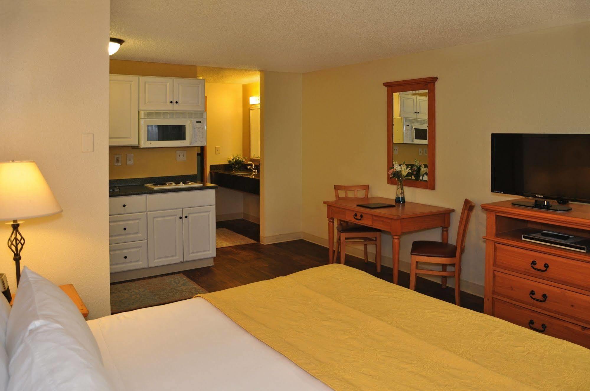 Quality Inn & Suites Silverdale Bangor-Keyport Exteriör bild